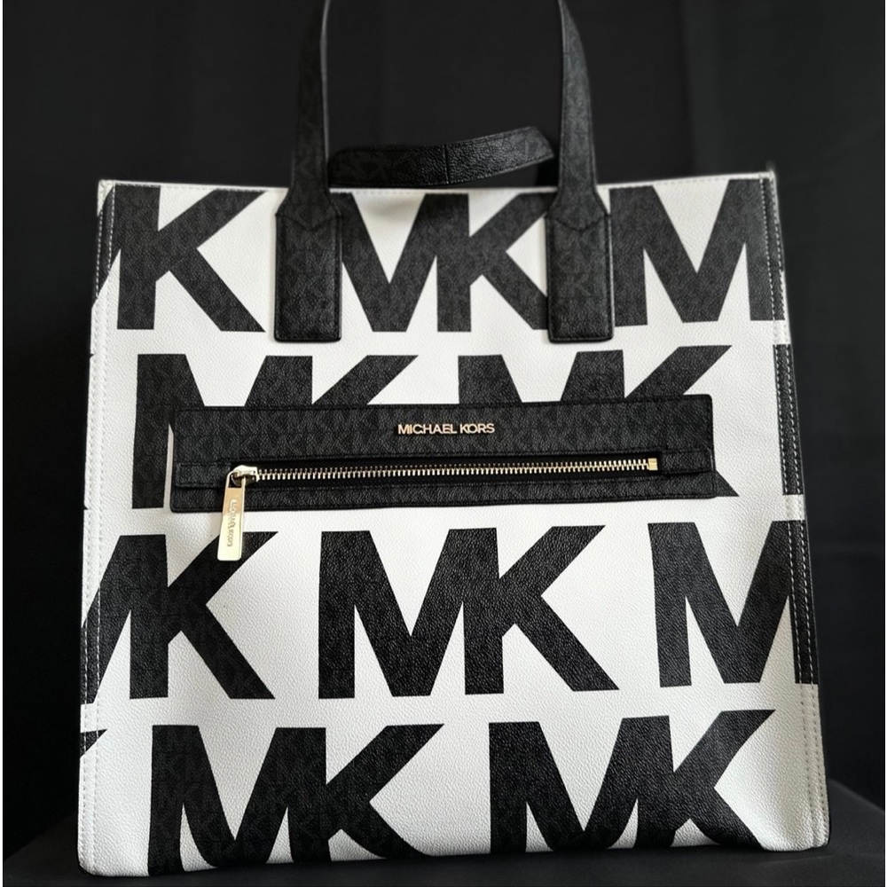 Height 14”
Length 14”
MK tote satchel black mk graphic